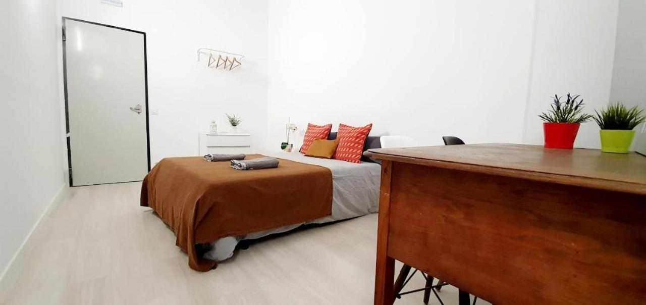 Hostal Urban Basic Оспиталет-де-Льобрегат Экстерьер фото